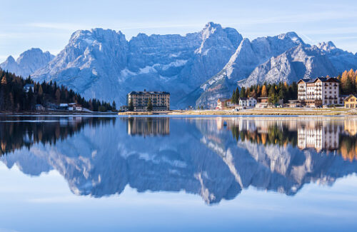 The picturesqueue Lago di Misurina in the italien alps