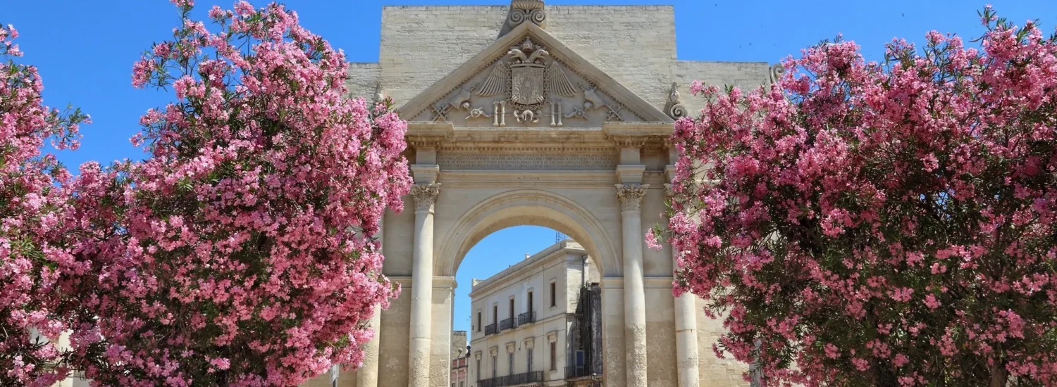 porta napoli arch in lecce