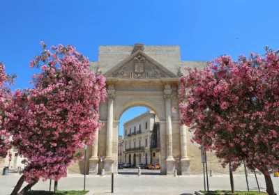 porta napoli arch in lecce