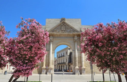 porta napoli arch in lecce