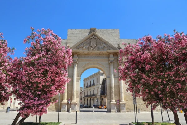 porta napoli arch in lecce