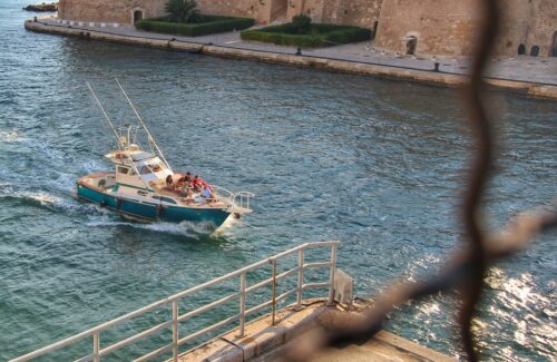 boat in taranto bay